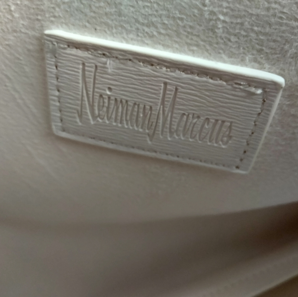 Neiman Marcus White Shoulder Bag - Picture 3 of 11